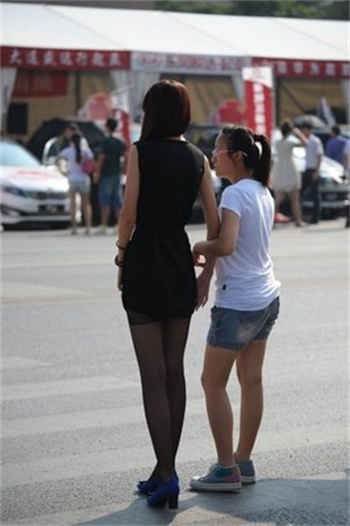 宝贝看你的小樱桃肿了