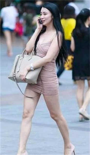 林小曼是一名舞蹈老师王成