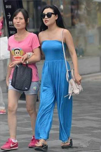 夏天公车顶臂女配合