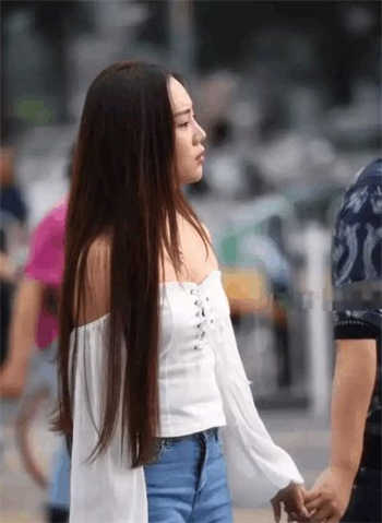 晚上去曹路老街找发廊