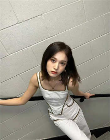 攀娘韩婧格牵手视频
