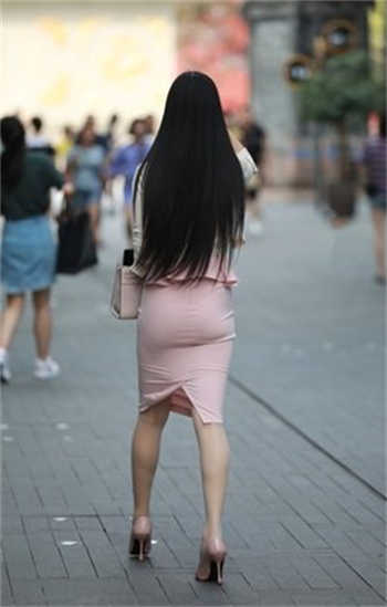 女主名叫凌薇的小说