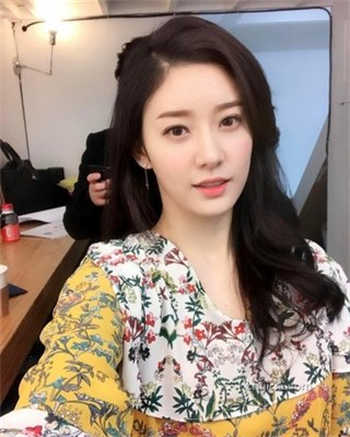 体育老师和数学老师谈恋爱