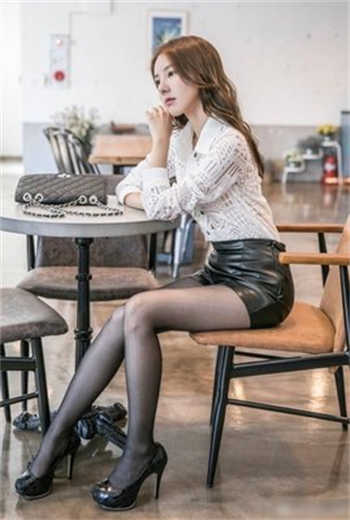 少年龙剑飞梁氏母女