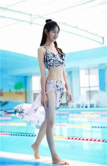 女下属叫到办公室安排工作