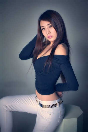 富人庄园三个女人
