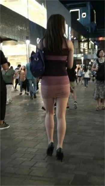 情侣半夜开车打扑克