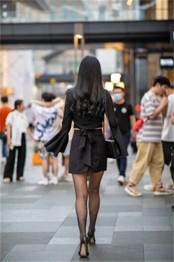法院副院长一床睡三个