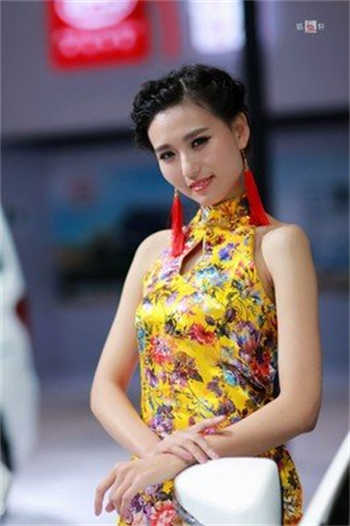 抖音上很火的高个子车模