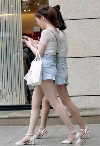 抖音微胖旗袍眼镜女