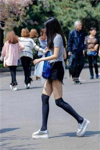 国色天香三卡四卡