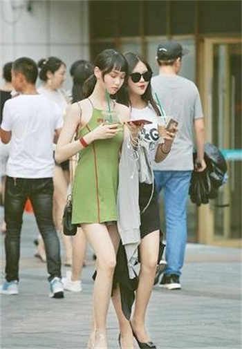 抖音夫妻组合女的戴眼镜